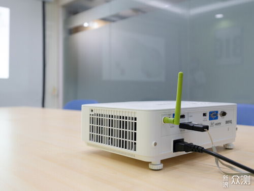 明基e582專業辦公投影儀,體驗智能開會時刻